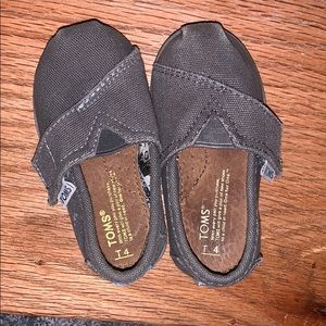 Toms baby shoes